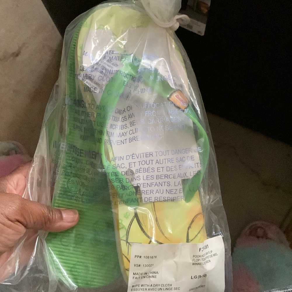 NWT Winnie the Pooh flip flops